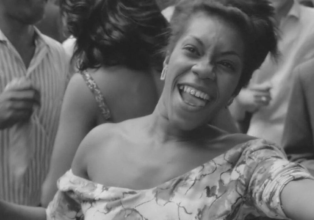 "Los del baile" (1965), documental de Nicolás Guillén Landrián.