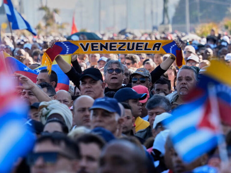 Marcha en Cuba en apoyo a Venezuela.