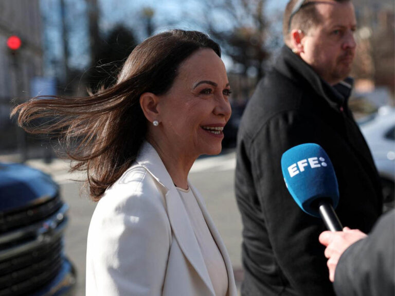 María Corina Machado llega a la Casa Blanca para un encuentro con Donald Trump.