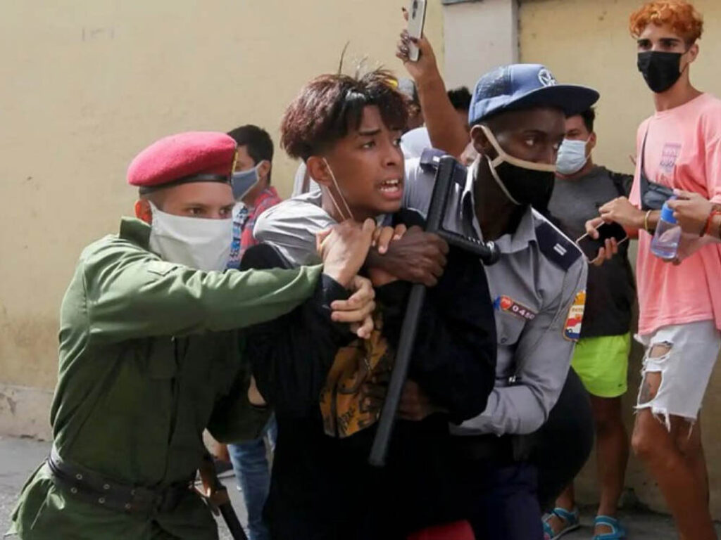 Menores de edad reprimidos durante las protestas del 11J en Cuba.