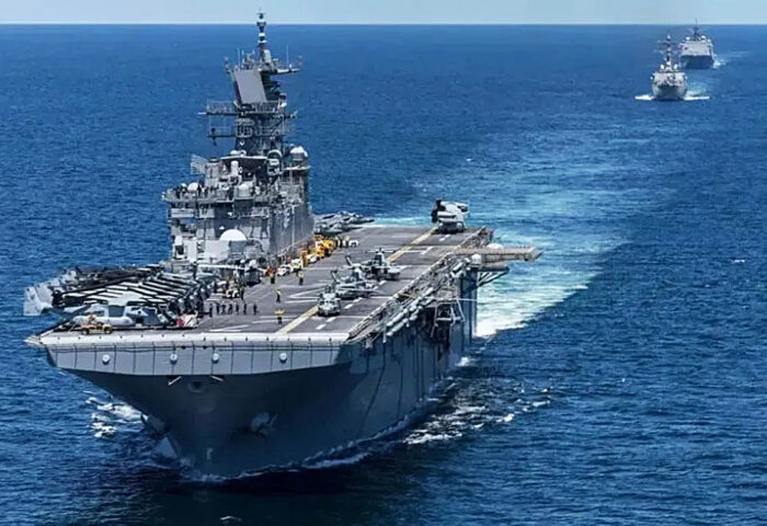 USS Iwo Jima en aguas del Mar Caribe.