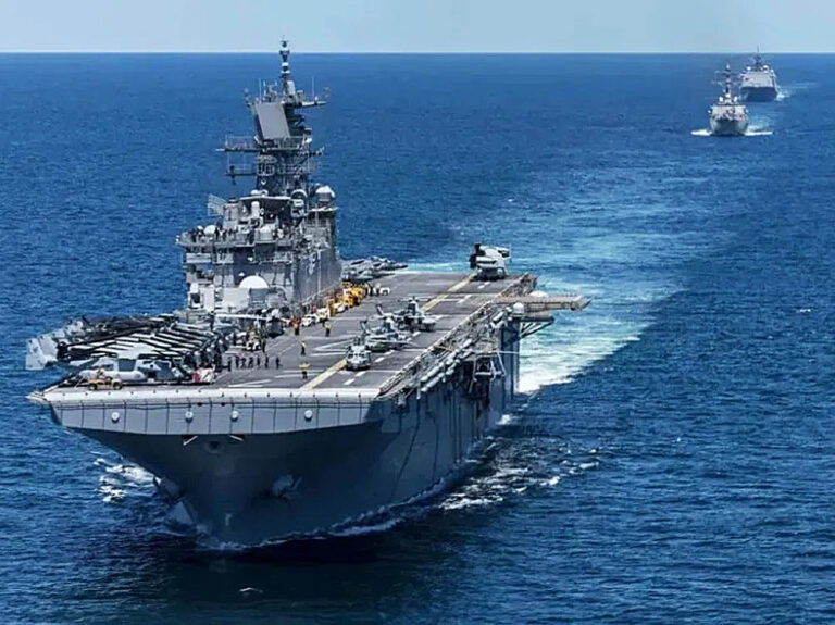 USS Iwo Jima en aguas del Mar Caribe.