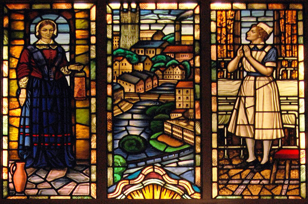 Vitral en homenaje a Florence Nightingale en la Iglesia de San Pedro, en Derby.