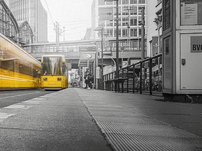 Detalle de la cubierta de "Berlinario" (Ilíada Ediciones, 2020), de Ares Marrero.