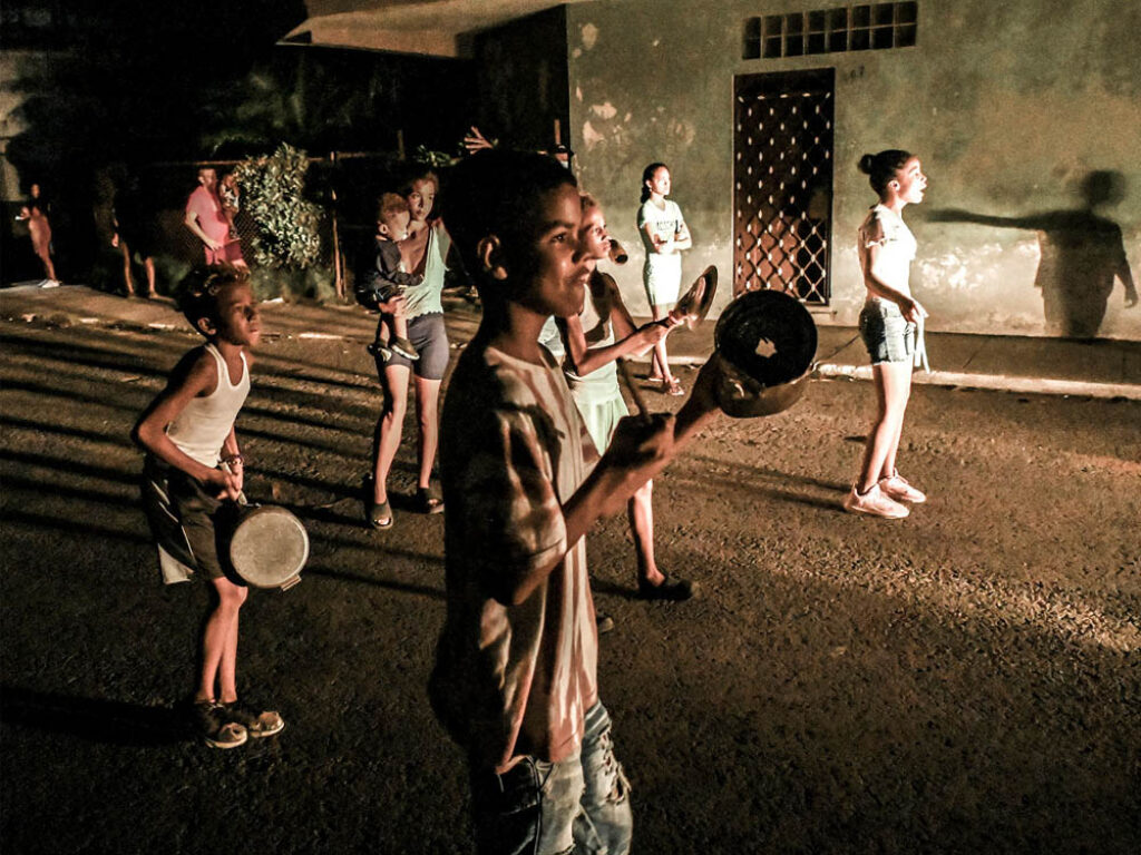 El pueblo protesta por los apagones en La Habana. Foto: Yamil Lage / AFP