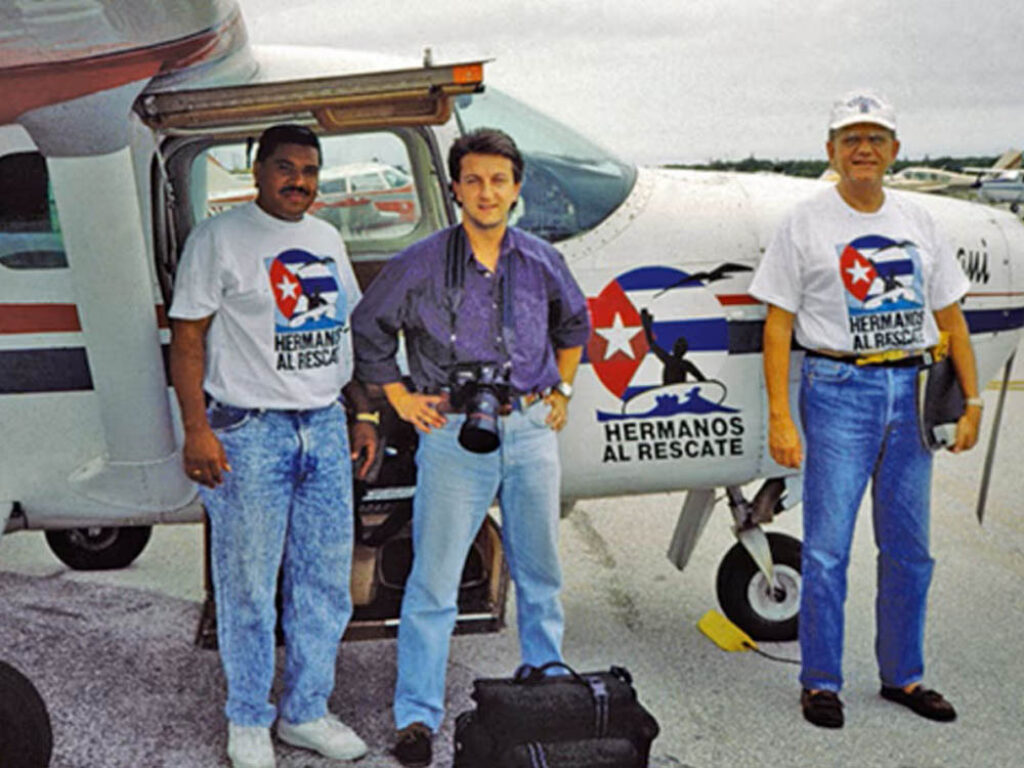 Hermanos al Rescate antes de salir en una misión.