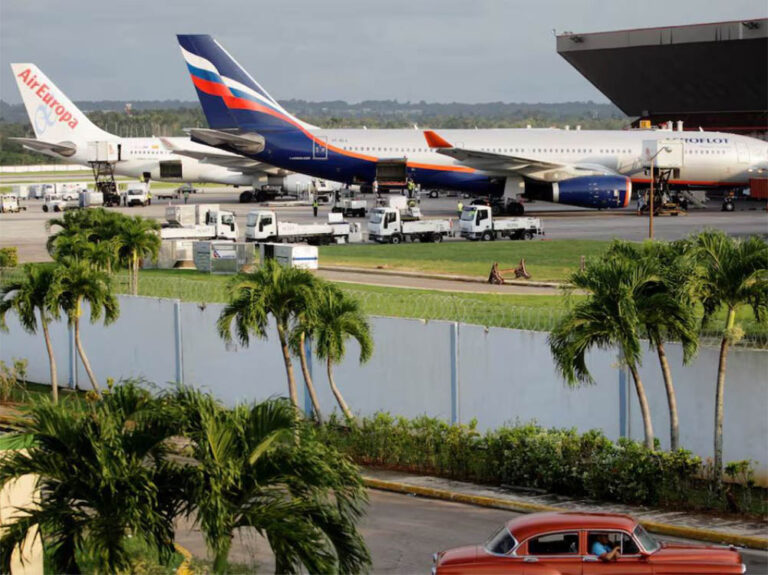 La falta de combustible para aviones en Cuba obliga a las aerolíneas internacionales a ajustar sus vuelos.