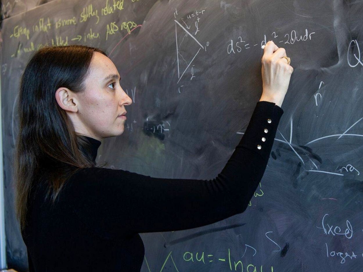 ¿Es el universo un holograma? Sabrina González Pasterski, la física cubanoamericana que busca probarlo