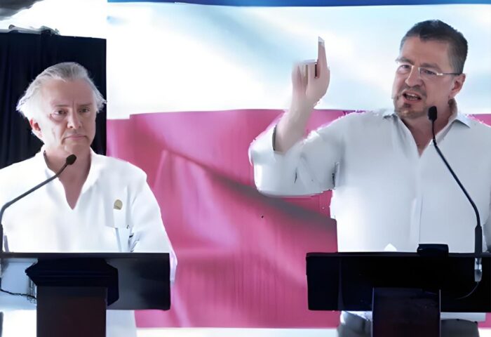 El presidente Rodrigo Chaves y el canciller Arnoldo André.