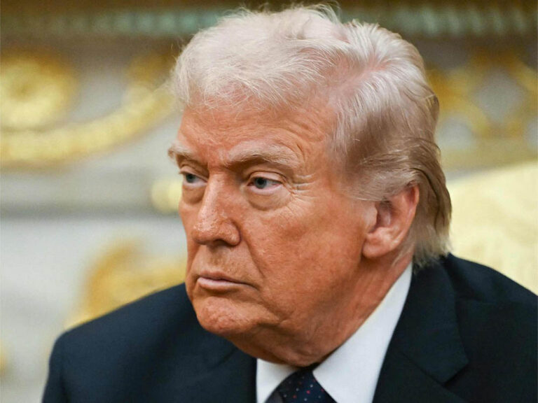 Donald Trump anuncia la ruptura de las relaciones comerciales de EE.UU. con España.