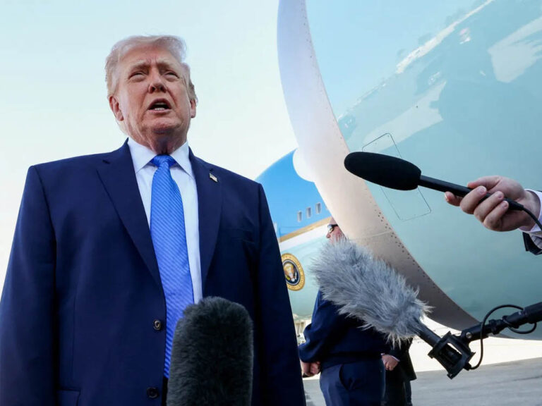 Trump asegura que EE.UU. mantiene prometedoras conversaciones de paz con Irán.