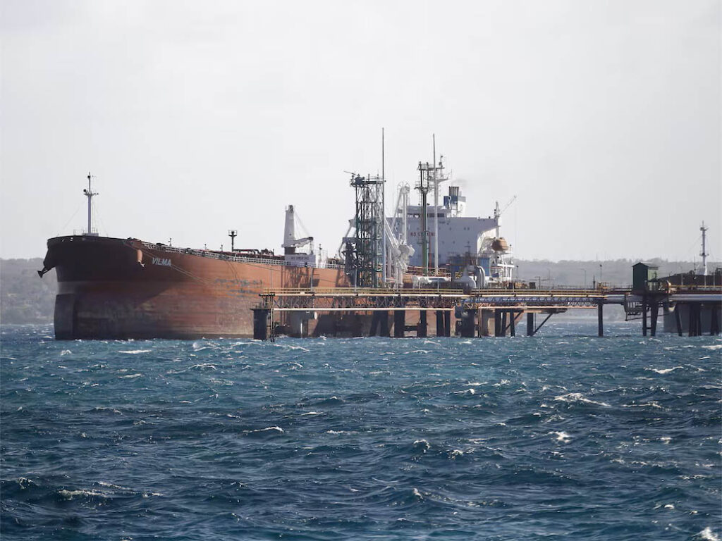 El petrolero ruso Anatoli Kolodkin en el puerto de Matanzas.