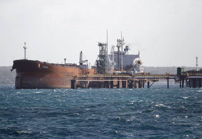 El petrolero ruso Anatoli Kolodkin en el puerto de Matanzas.