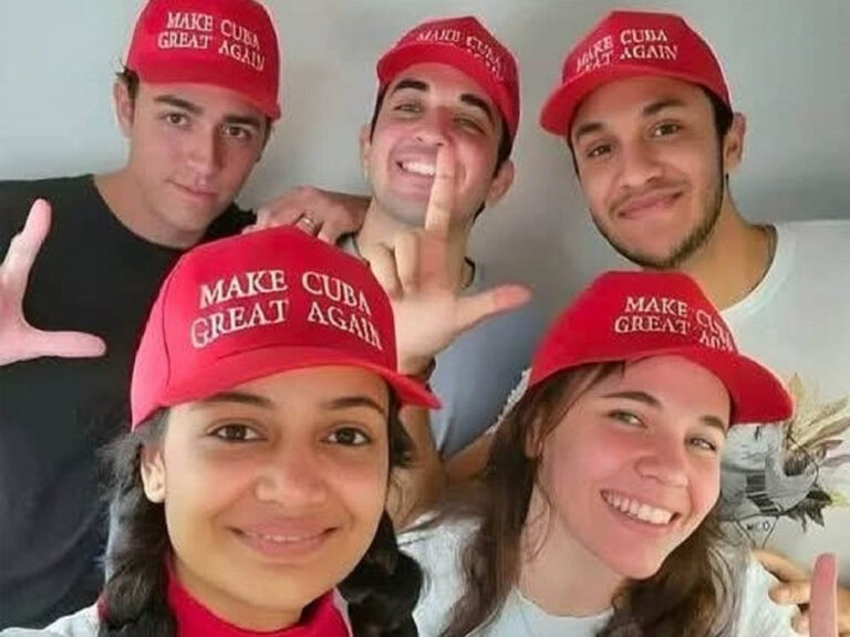 Influencers cubanos llevan en sus gorras el eslogan "Make Cuba Great Again".
