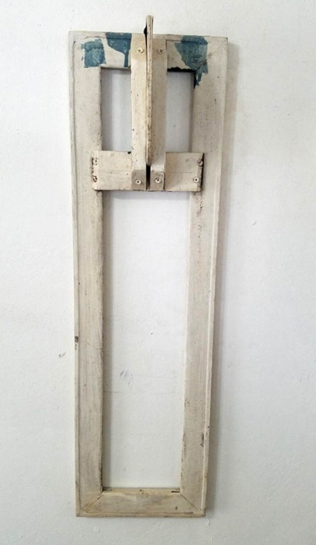 Bastidor de una obra de Zilia Sánchez en su taller en Santurce, Puerto Rico. Foto: Irene Esteves Amador