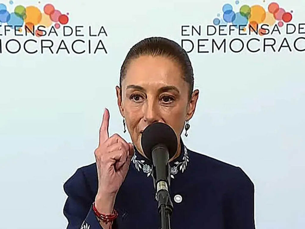 La presidenta de México, Claudia Sheinbaum, habla en la cumbre de Barcelona.