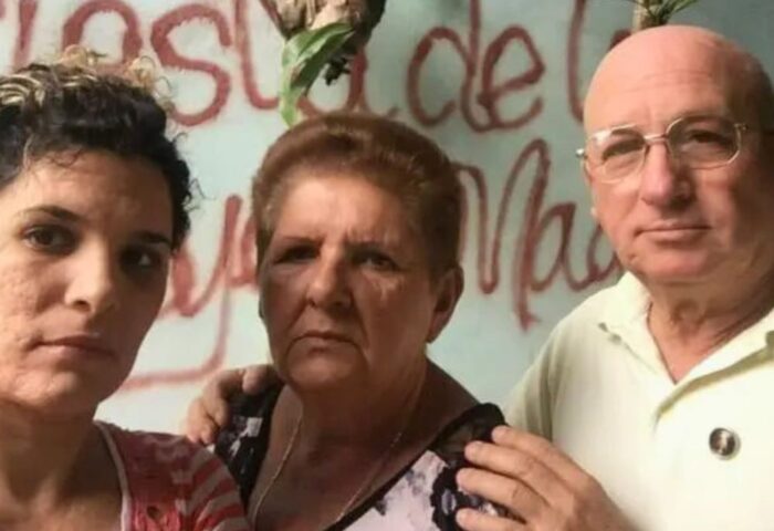 Félix Navarro junto a su familia