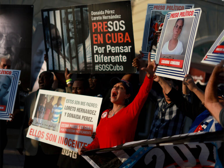 Reclamo de la sociedad civil cubana por la liberación de los presos políticos. Foto: Joe Raedle