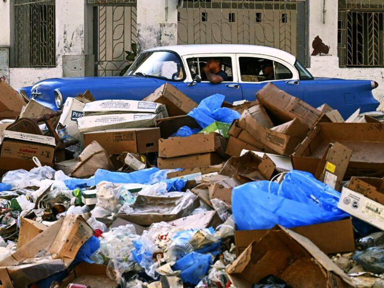 Acumulación de basura en La Habana.