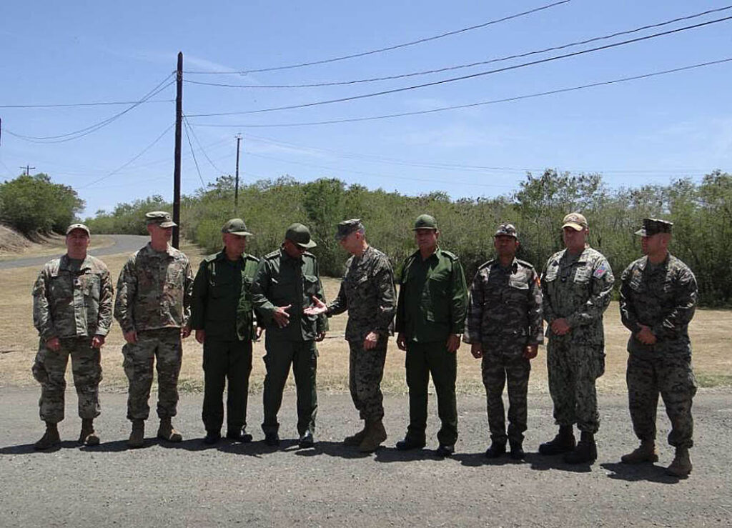 Altos mandos militares de EE.UU. y Cuba se reúnen en Guantánamo.