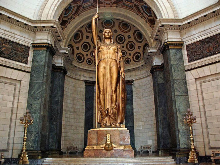 Ángelo Zanelli: Estatua de la República de Cuba (1928-1929).