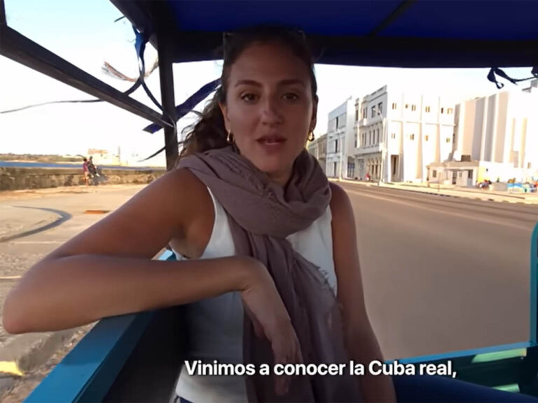 Carolina Amoroso, periodista argentina, en su documental "Cuba, la isla que se apaga" (2026).