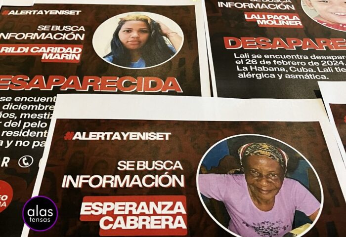 carteles con alertas de desapariciones