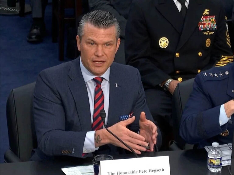 El Secretario de Defensa de Estados Unidos, Pete Hegseth, declara ante el Congreso.
