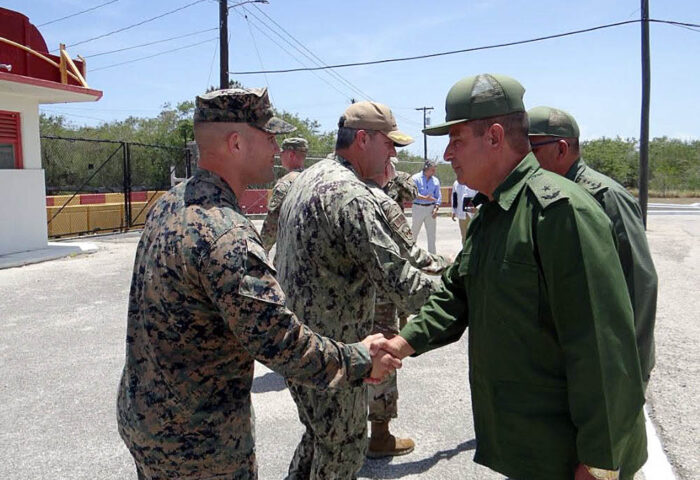 Encuentro de los generales Francis Donovan, jefe del Comando Sur de Estados Unidos, y Roberto Legrá Sotolongo, jefe del Estado Mayor del ejército cubano. Guantánamo, 29 de mayo de 2026.