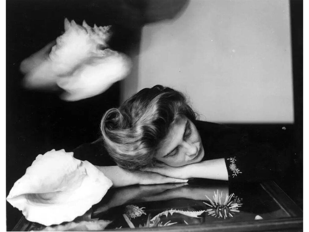 Francesca Woodman: "Autorretrato con caracoles" (1979).