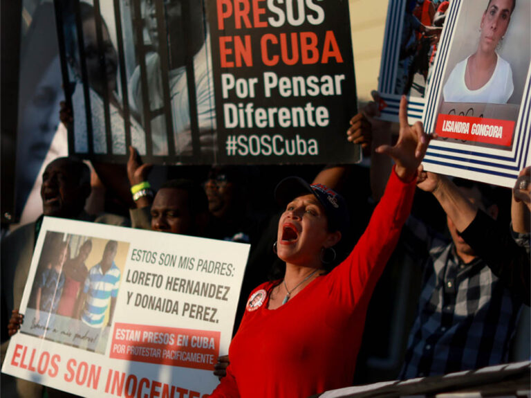 Manifestación por la liberación de los presos políticos cubanos. Foto: Joe Raedle