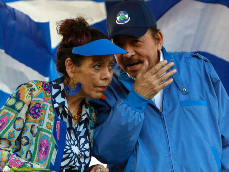 Dictadores nicaragüenses Daniel Ortega y Rosario Murillo.