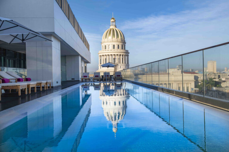 El Capitolio de La Habana visto desde la terraza del Gran Hotel Bristol.
