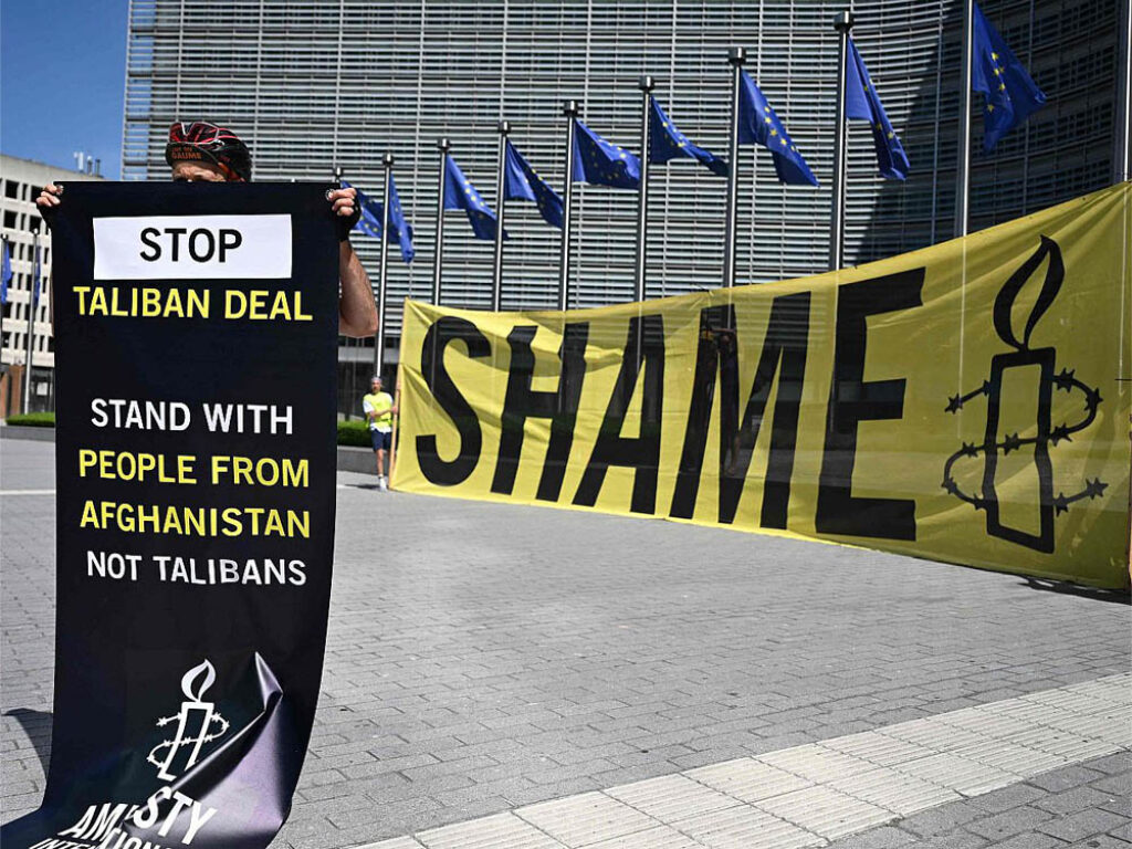 La UE recibe en Bruselas a representantes del régimen talibán para negociar la deportación de afganos.