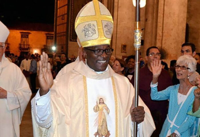 Monseñor Silvano Pedroso en su toma de posesión como Obispo de Diócesis de Guantánamo-Baracoa. Foto: Raúl Pañellas