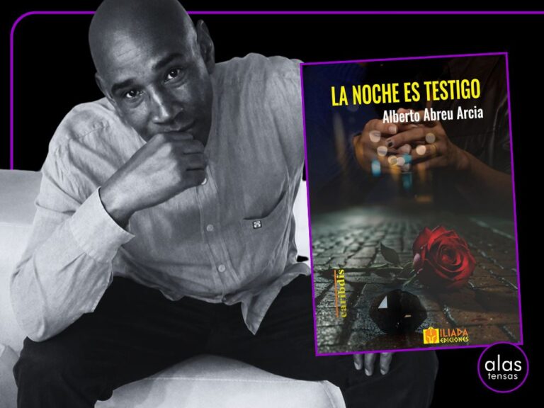 Alberto Abre junto a la portada de su novela La noche es testigo