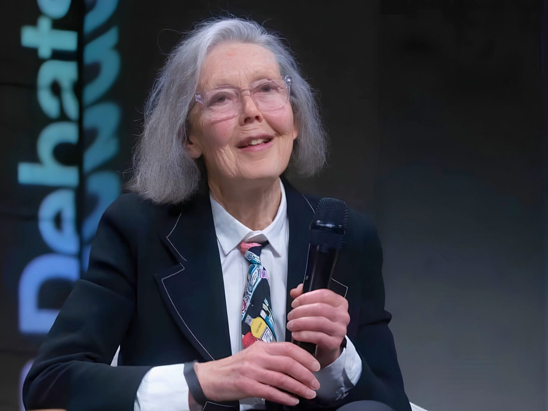 Anne Carson gana el Nobel de Literatura 2026 y se convierte en la decimonovena mujer en recibirlo